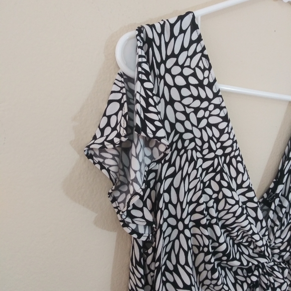 Short Sleeve Dress - Picture 4 of 5